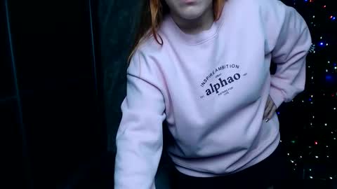 Snapshot of reginasmilee chatting on December 16, 2025, 2:22 pm Regina online show from December 16, 2025, 2:22 pm