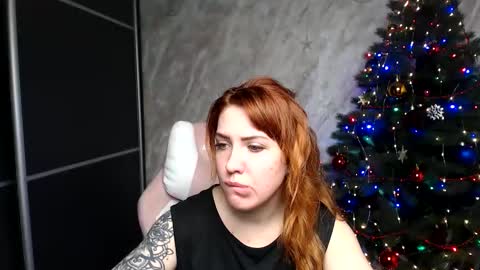 Snapshot of reginasmilee chatting on December 17, 2025, 2:28 am Regina online show from December 17, 2025, 2:28 am