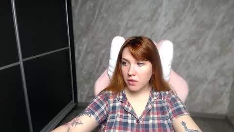 Snapshot of reginasmilee chatting on January 14, 2026, 1:44 am Regina online show from January 14, 2026, 1:44 am