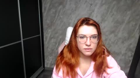 Snapshot of reginasmilee chatting on February 4, 2026, 2:28 am Regina online show from February 4, 2026, 2:28 am