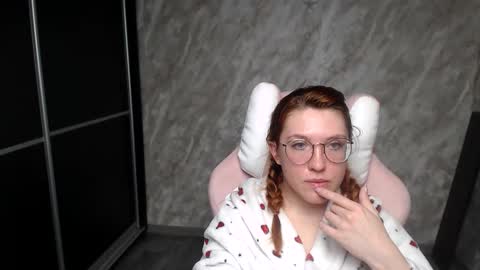 Snapshot of reginasmilee chatting on February 21, 2026, 6:20 pm Regina online show from February 21, 2026, 6:20 pm