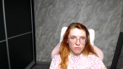 Snapshot of reginasmilee chatting on March 2, 2026, 2:14 am Regina online show from March 2, 2026, 2:14 am