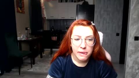 Snapshot of reginasmilee chatting on March 18, 2026, 4:04 am Regina online show from March 18, 2026, 4:04 am