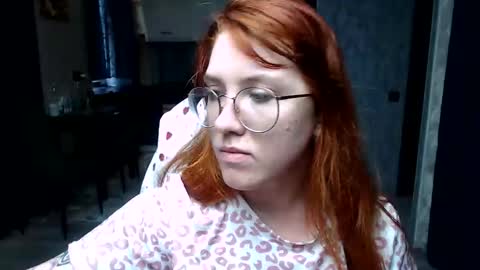 Snapshot of reginasmilee chatting on March 21, 2026, 5:01 am Regina online show from March 21, 2026, 5:01 am