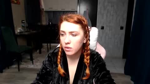 Snapshot of reginasmilee chatting on April 6, 2026, 2:42 am Regina online show from April 6, 2026, 2:42 am