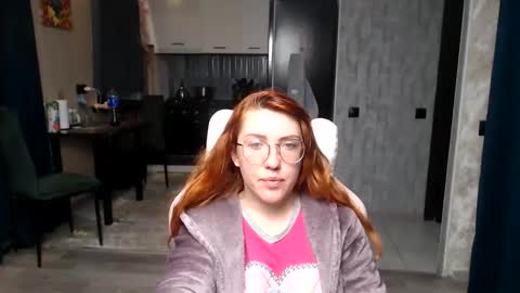 Snapshot of reginasmilee chatting on April 13, 2026, 4:18 am Regina online show from April 13, 2026, 4:18 am