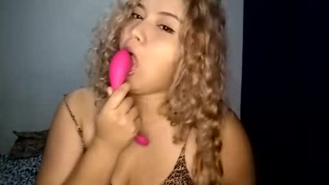 Snapshot of rei_chan26 chatting on February 12, 2025, 10:14 am Tania Nixx online show from February 12, 2025, 10:14 am