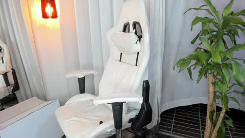 Snapshot of reichel_gray chatting on January 12, 2025, 5:03 am REICHEL online show from January 12, 2025, 5:03 am