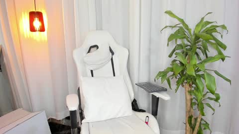 Snapshot of reichel_gray chatting on January 13, 2025, 6:38 am REICHEL online show from January 13, 2025, 6:38 am