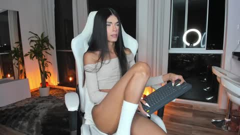 Snapshot of reichel_gray chatting on January 18, 2025, 6:24 am REICHEL online show from January 18, 2025, 6:24 am