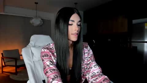 Snapshot of reichel_gray chatting on February 14, 2026, 2:08 am REICHEL online show from February 14, 2026, 2:08 am