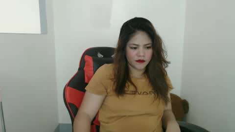 Snapshot of reign2525 chatting on March 3, 2025, 8:27 am reign2525 online show from March 3, 2025, 8:27 am