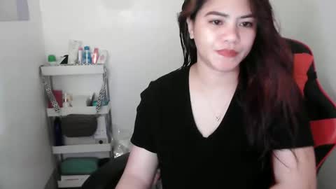 Snapshot of reign2525 chatting on October 6, 2025, 12:24 pm reign2525 online show from October 6, 2025, 12:24 pm