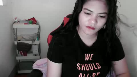 Snapshot of reign2525 chatting on December 3, 2025, 8:45 am reign2525 online show from December 3, 2025, 8:45 am