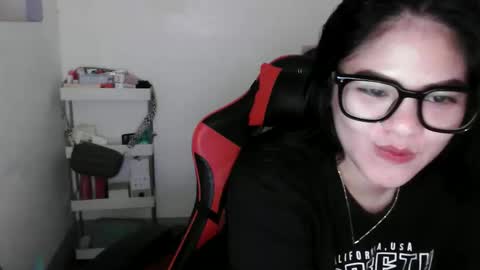 Snapshot of reign2525 chatting on December 16, 2025, 1:38 pm reign2525 online show from December 16, 2025, 1:38 pm