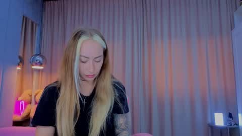 reina cummings online show from November 12, 2025, 7:09 am