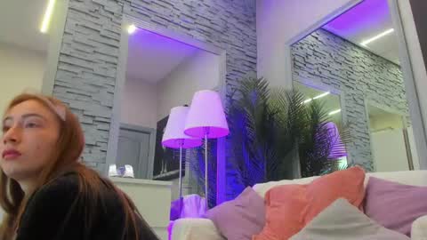 reina cummings online show from May 24, 2026, 6:18 am