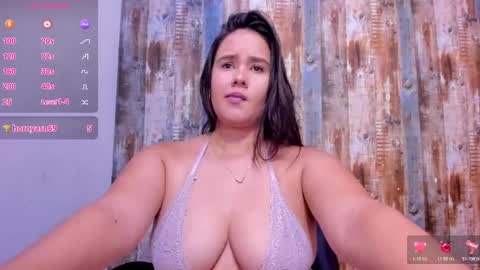 reina_loren online show from October 25, 2025, 2:08 am