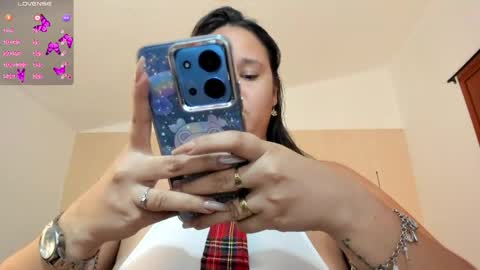reina_loren online show from May 30, 2026, 10:40 pm