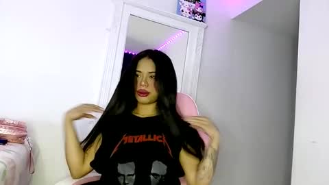 Snapshot of reina_reina chatting on December 2, 2025, 11:34 pm reina_reina online show from December 2, 2025, 11:34 pm