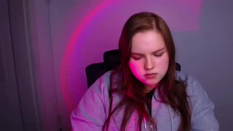 Snapshot of reinakitty_ chatting on December 19, 2025, 2:13 pm Reina online show from December 19, 2025, 2:13 pm