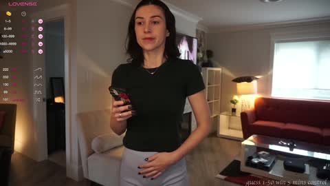 Snapshot of remibliss chatting on December 9, 2024, 6:25 pm Remi online show from December 9, 2024, 6:25 pm