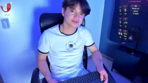 Snapshot of remiblythe chatting on February 6, 2025, 12:00 am RemiBlythe online show from February 6, 2025, 12:00 am