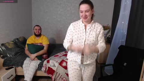 Snapshot of renae_tom chatting on December 2, 2024, 11:45 am Renae Tom online show from December 2, 2024, 11:45 am