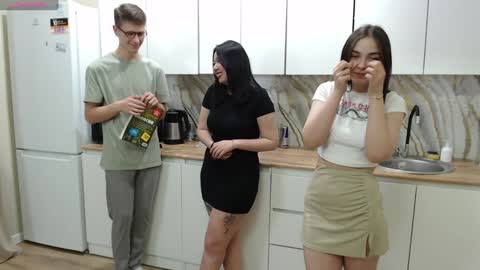 Snapshot of renae_tom chatting on December 4, 2024, 5:55 pm Renae Tom online show from December 4, 2024, 5:55 pm