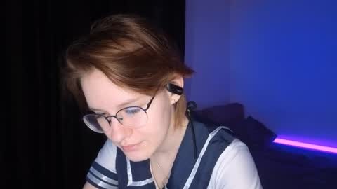 Snapshot of renaeblaski chatting on May 6, 2026, 7:08 pm Claire online show from May 6, 2026, 7:08 pm