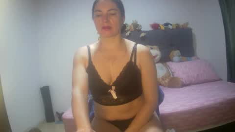 Snapshot of renata_hot1 chatting on September 28, 2025, 12:38 am renata_hot1 online show from September 28, 2025, 12:38 am