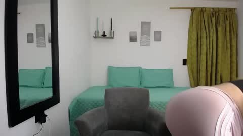 Snapshot of renata_salinas_1 chatting on May 20, 2026, 10:27 pm Renata Salinas online show from May 20, 2026, 10:27 pm