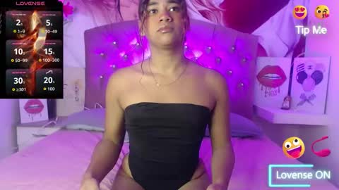 RENATA VALENTINA online show from May 11, 2026, 12:00 pm