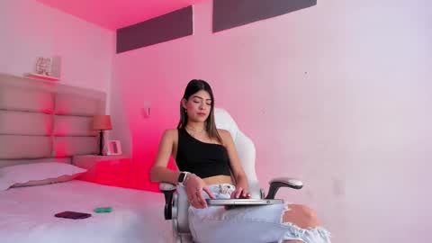 Snapshot of renatamason chatting on December 14, 2025, 1:05 pm Renata online show from December 14, 2025, 1:05 pm