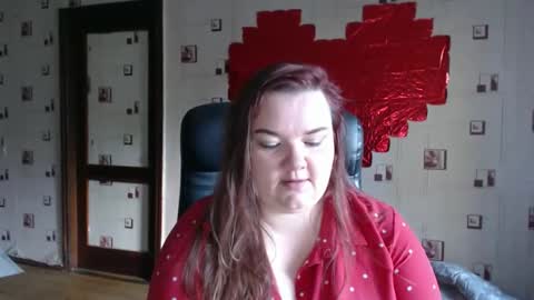 renataoia online show from September 8, 2025, 2:27 pm