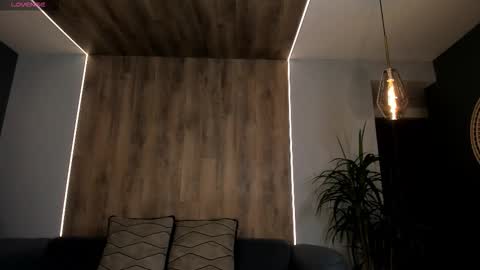 Renata Reyes online show from March 28, 2026, 11:32 am