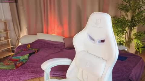 rene_shine online show from February 5, 2026, 4:22 pm