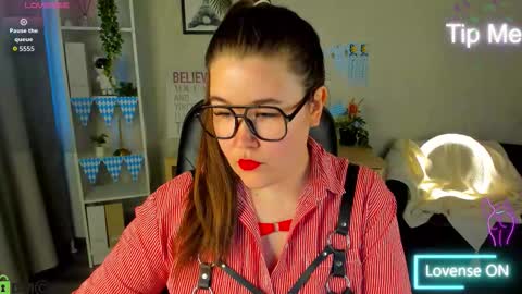 renee_turner online show from October 1, 2025, 9:37 am