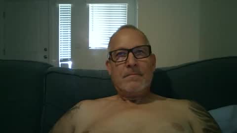Snapshot of renewaz chatting on April 17, 2026, 7:28 pm Renewaz online show from April 17, 2026, 7:28 pm