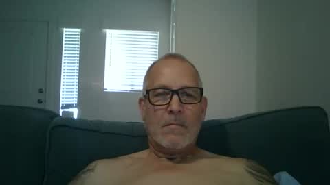 Snapshot of renewaz chatting on April 18, 2026, 6:23 pm Renewaz online show from April 18, 2026, 6:23 pm