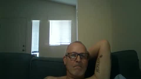 Snapshot of renewaz chatting on April 18, 2026, 7:07 pm Renewaz online show from April 18, 2026, 7:07 pm