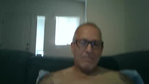 Snapshot of renewaz chatting on April 22, 2026, 6:53 pm Renewaz online show from April 22, 2026, 6:53 pm