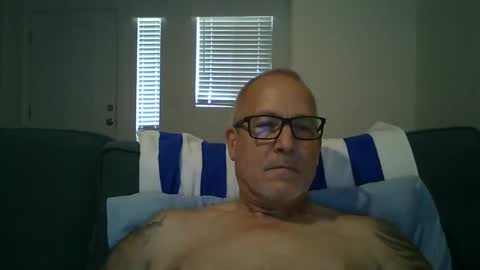 Snapshot of renewaz chatting on May 18, 2026, 7:31 pm Renewaz online show from May 18, 2026, 7:31 pm