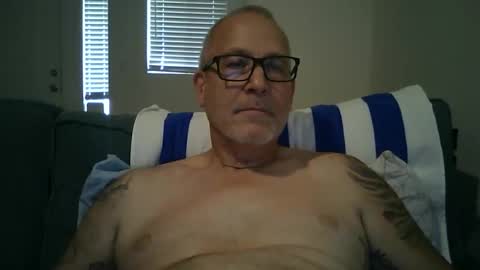 Snapshot of renewaz chatting on May 19, 2026, 7:53 pm Renewaz online show from May 19, 2026, 7:53 pm