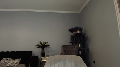 ReniGendur online show from June 19, 2026, 8:01 pm