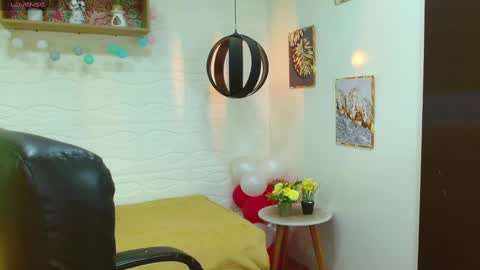 R E N E  online show from March 3, 2025, 12:48 pm