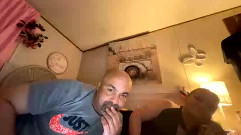 Snapshot of rette837 chatting on April 19, 2026, 5:51 am rette837 online show from April 19, 2026, 5:51 am