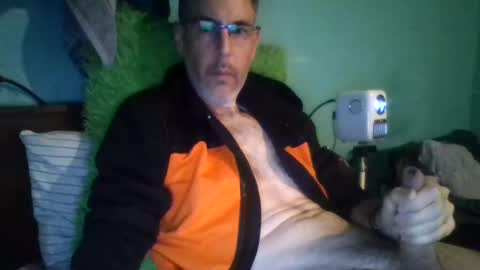 reyes_albert2006 online show from November 7, 2025, 10:48 am