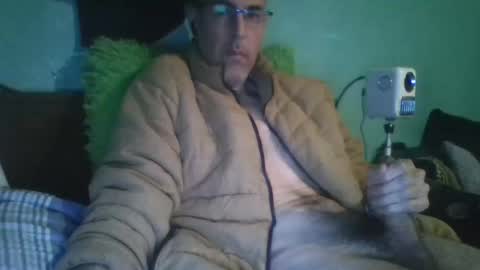 reyes_albert2006 online show from January 18, 2026, 10:57 pm