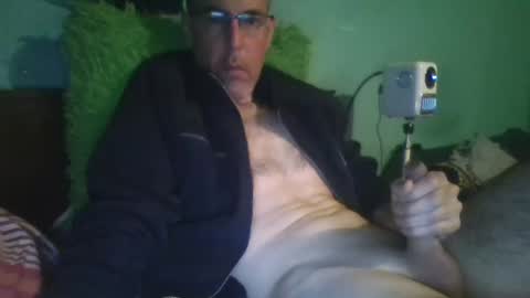 reyes_albert2006 online show from February 22, 2026, 10:19 pm